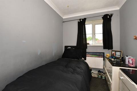 25 De Burgh Gardens, Tadworth, KT20 5LU