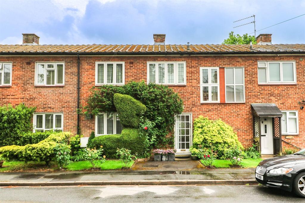 Old Court Close, Maidenhead, Berkshire, SL6 3 bed terraced house £450,000