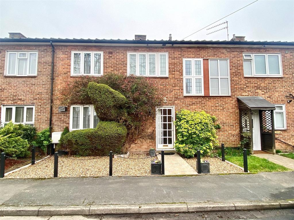 Old Court Close, Maidenhead... 3 bed terraced house £400,000