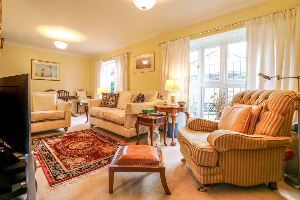 Old Court Close, Maidenhead... 3 bed terraced house £400,000