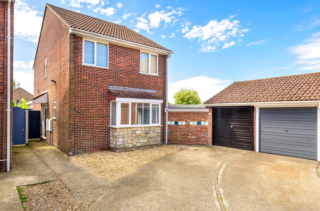 Huntingdon Close, Fareham, Hampshire... 3 bed detached house £420,000