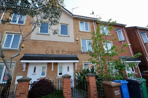 4 bedroom townhouse to rent, Sadler Court, Hulme, Manchester, M15 5RP