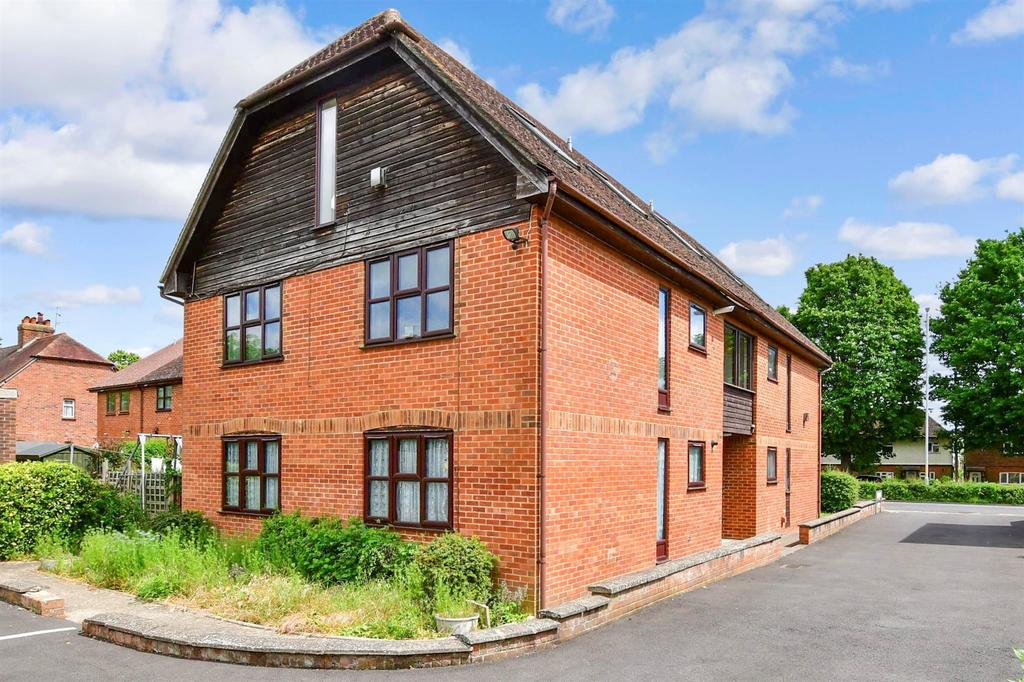 Penfolds Close, Tonbridge, Kent 1 bed flat £210,000