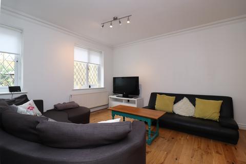 2 bedroom semi-detached house to rent - Hayfield Yard, Stepney Green, London E1