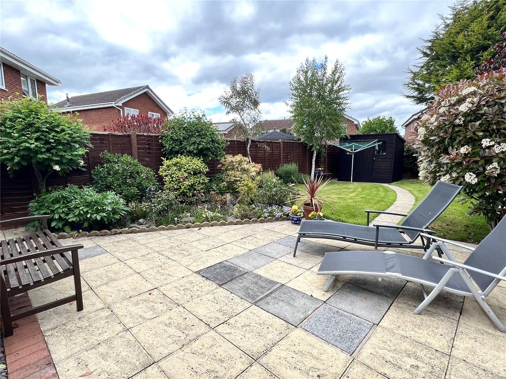Glade Way, Shawbirch, Telford, TF5 3 bed detached house £275,000