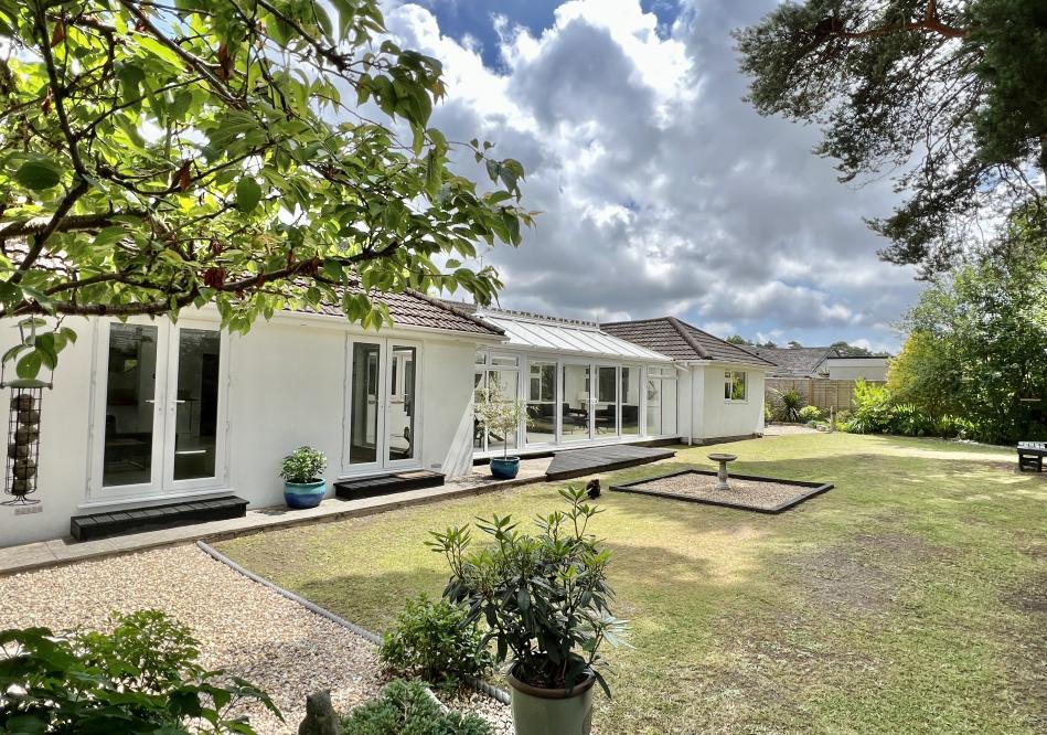 bs Close, Ashley Heath, BH24 2EP 4 bed bungalow for sale £800,000
