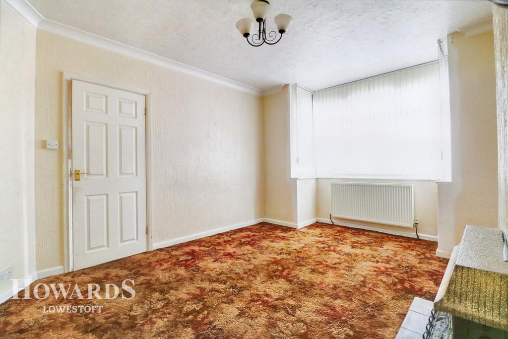 Long Road, Lowestoft 3 bed semidetached house £210,000