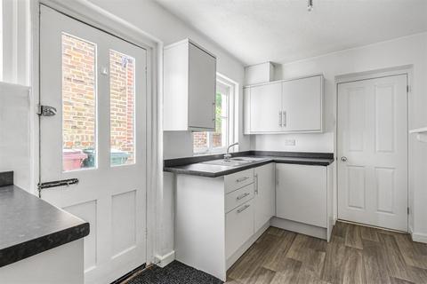 3 bedroom semi-detached house for sale - Orchard Street, Chichester, PO19