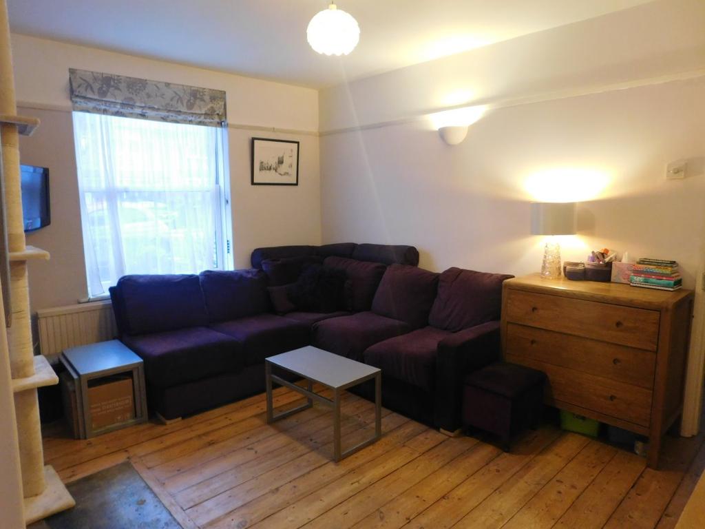 Kennedy Road, Hanwell 1 bed flat £1,150 pcm (£265 pw)
