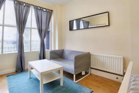1 bedroom in a flat share to rent - Cannon Street Road, London E1