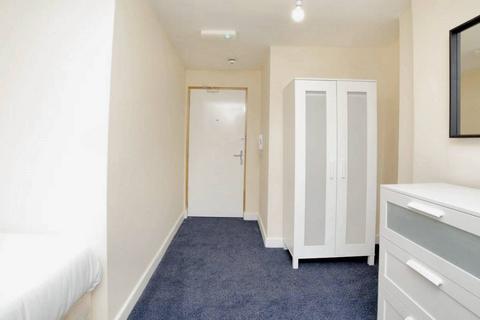 1 bedroom in a flat share to rent, Cannon Street Road, London E1