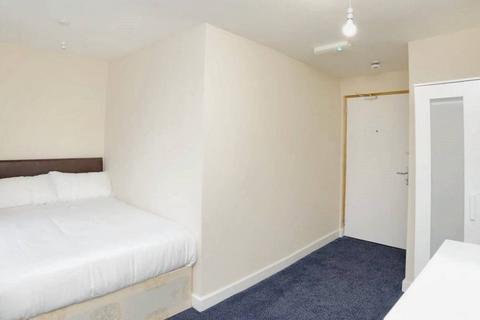 1 bedroom in a flat share to rent, Cannon Street Road, London E1