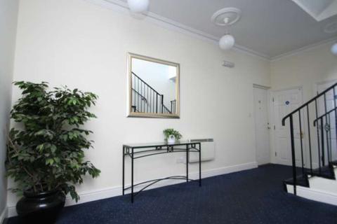 2 bedroom flat to rent - Churchill Court, Waterside