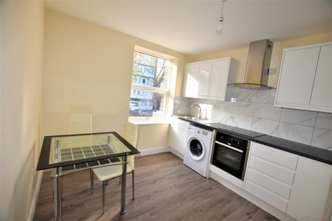 1 bedroom in a house share to rent, London Road, Thornton Heath, CR7