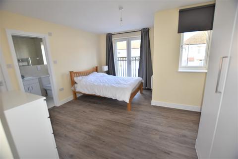 1 bedroom in a house share to rent, London Road, Thornton Heath, CR7