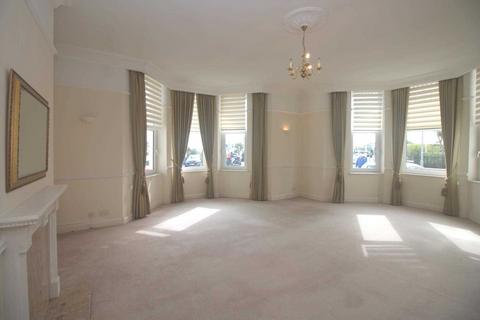 2 bedroom flat to rent, Grand Parade, Eastbourne