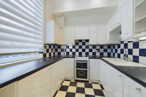 2 bedroom flat to rent, Grand Parade, Eastbourne