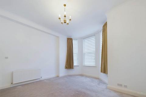 2 bedroom flat to rent, Grand Parade, Eastbourne