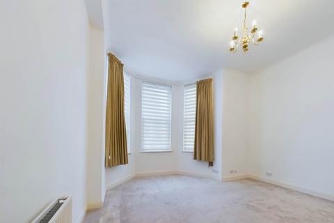 2 bedroom flat to rent, Grand Parade, Eastbourne