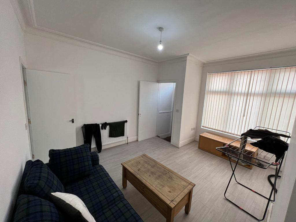 Sandhurst Grove, Leeds LS8 4 bed terraced house £160,000