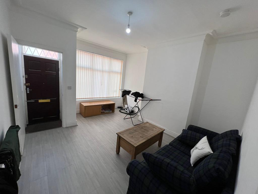Sandhurst Grove, Leeds LS8 4 bed terraced house £160,000