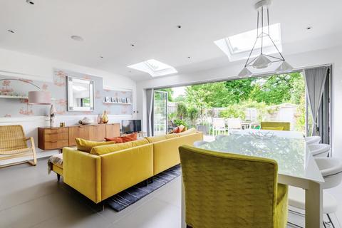 6 Bailes Place, Beckenham, BR3 1BZ