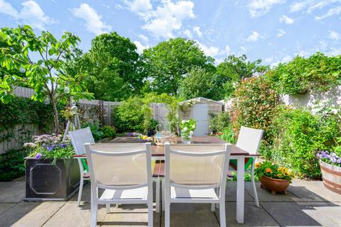 6 Bailes Place, Beckenham, BR3 1BZ