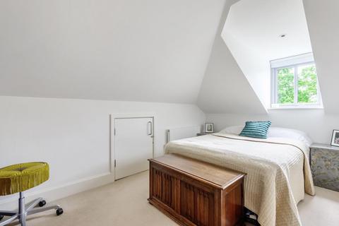 6 Bailes Place, Beckenham, BR3 1BZ