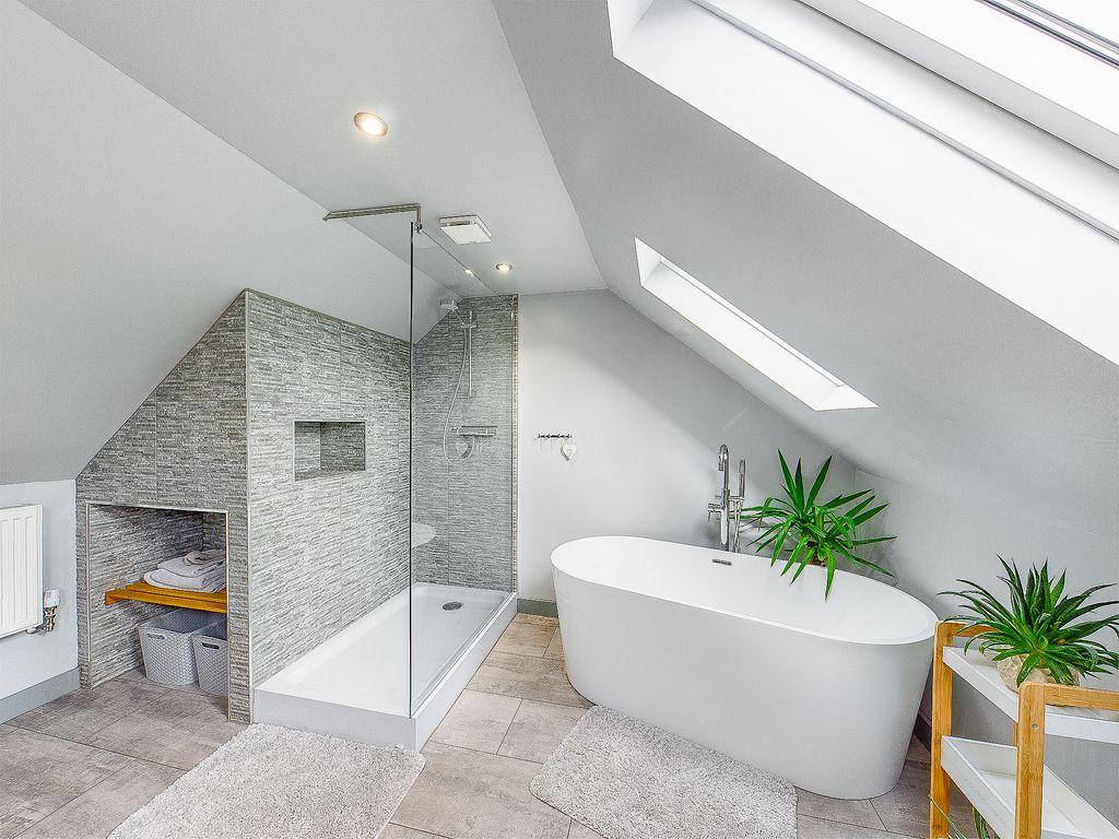 Ensuite to Bed 1