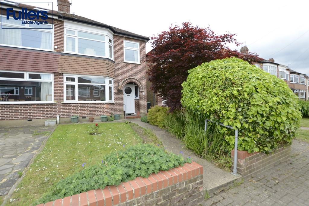 Burnham Close, Enfield EN1 3 bed semidetached house £550,000