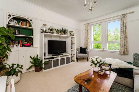 17 Gates Road, Lochwinnoch, PA12 4HF