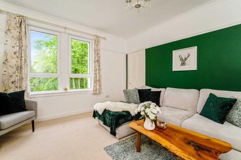 17 Gates Road, Lochwinnoch, PA12 4HF