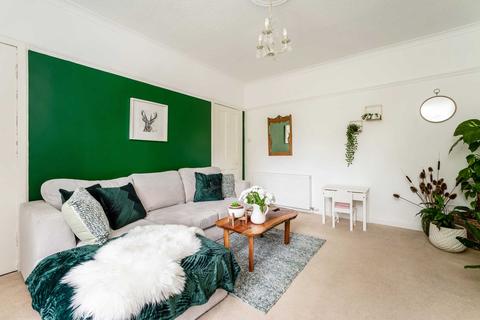 17 Gates Road, Lochwinnoch, PA12 4HF