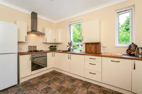17 Gates Road, Lochwinnoch, PA12 4HF