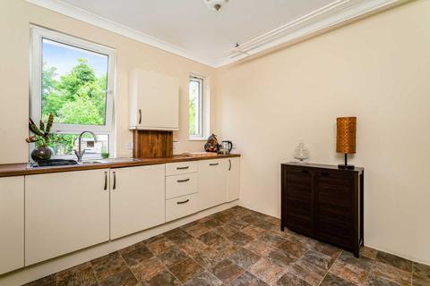 17 Gates Road, Lochwinnoch, PA12 4HF