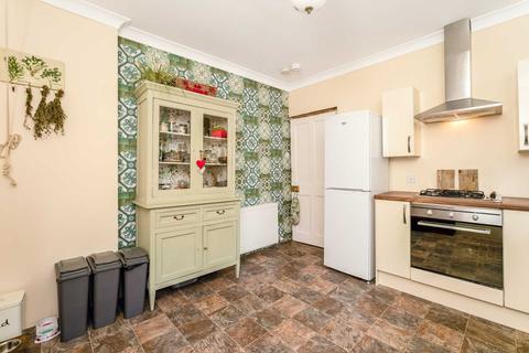 17 Gates Road, Lochwinnoch, PA12 4HF
