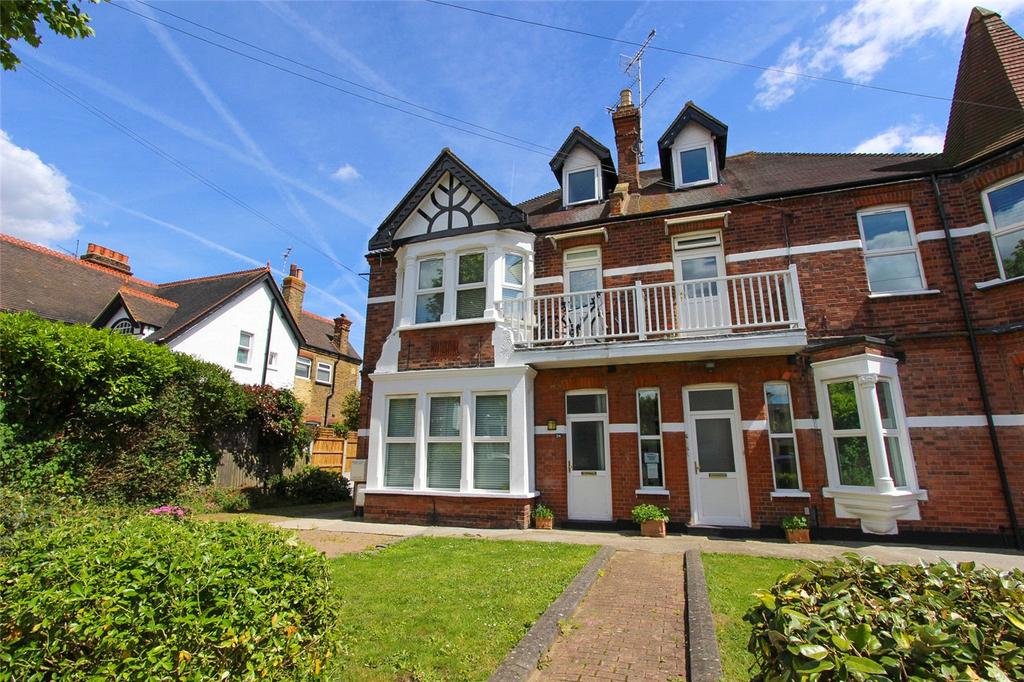 Preston Road, WestcliffonSea, Essex, SS0 2 bed apartment £1,050 pcm