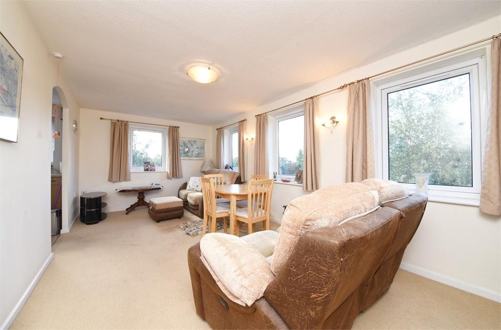 Stokes Court, East Finchley, N2 2 bed apartment £285,000