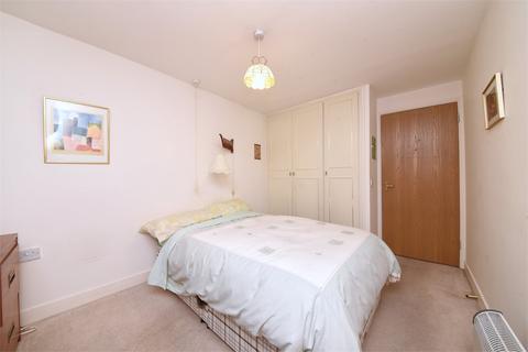 1 bedroom apartment for sale, Stokes Court, Diploma Avenue, N2