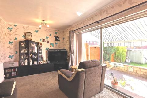 3 bedroom terraced house for sale - Ripon Close, Chadderton, Oldham, Greater Manchester, OL9