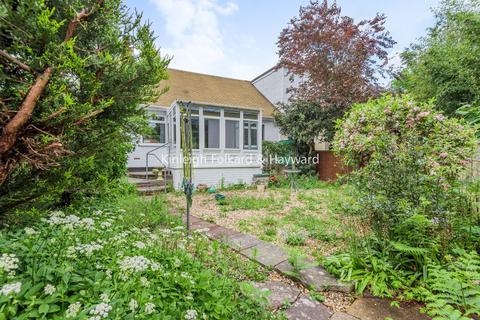 6 Colin Close, West Wickham, BR4 9JP