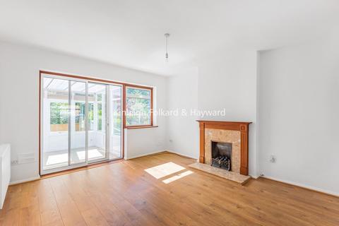 6 Colin Close, West Wickham, BR4 9JP