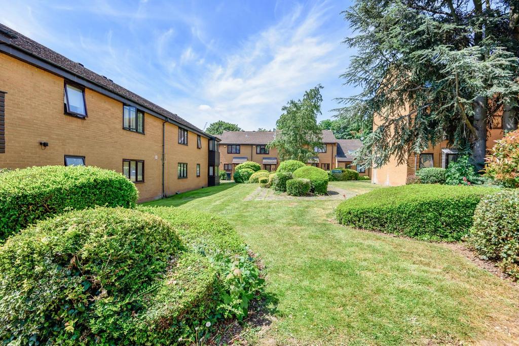 Wilkinson Way, Chiswick 2 bed flat for sale £350,000