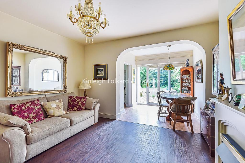 Courtfield Rise, West Wickham 4 bed semidetached house £700,000