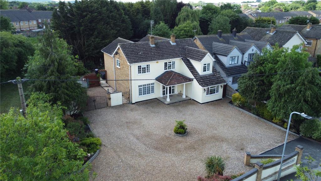 Dunton Road, Laindon, Essex, SS15 4 bed detached house £1,195,000