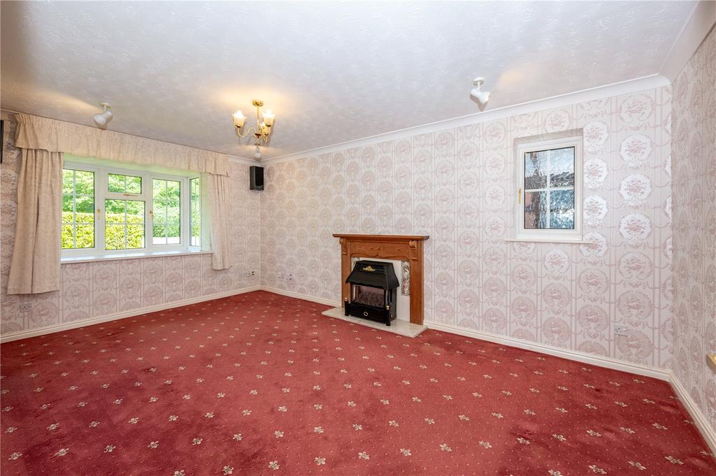 Furze Lane Winyates Green, Redditch, Worcestershire, B98 3 bed bungalow