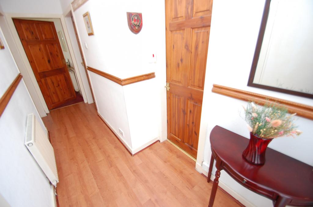 21 Trinity Avenue, Glasgow, G52 3 bed flat £90,000