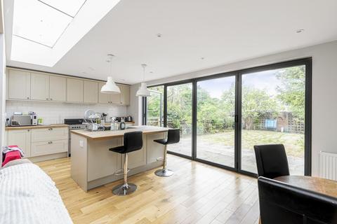 8 Thornton Gardens, London, SW12 0LG