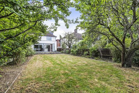 8 Thornton Gardens, London, SW12 0LG
