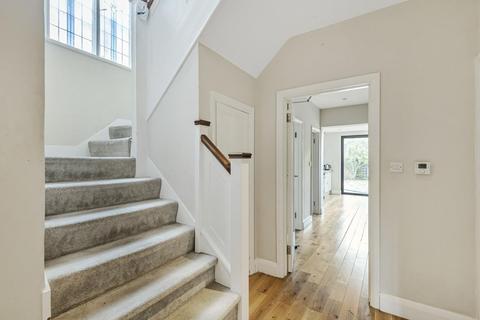 8 Thornton Gardens, London, SW12 0LG